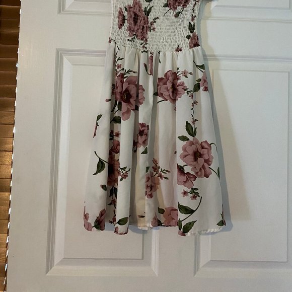 GORGOUS DRESS - Picture 4 of 4